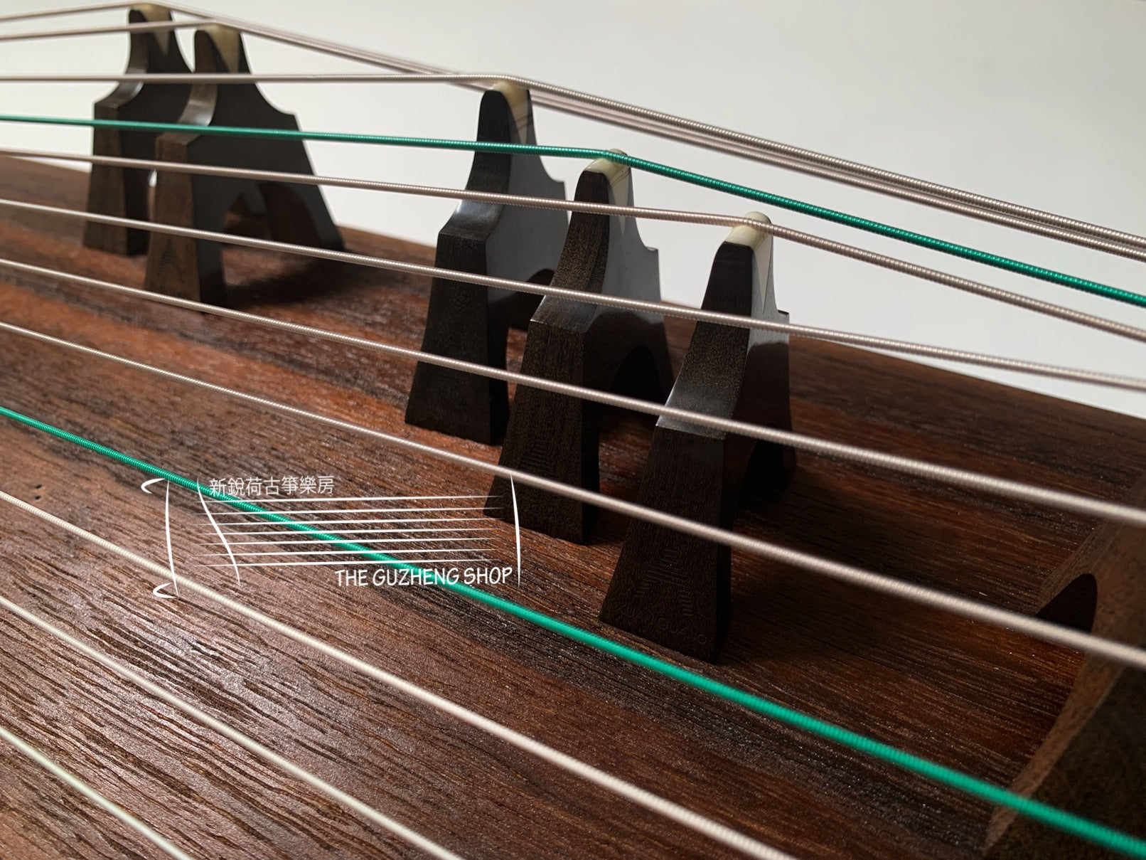 Violet Wood Guzheng "Qiang Wei Rose" By Xuan Zhong  炫中紫羅蘭木素面古箏“蔷薇”