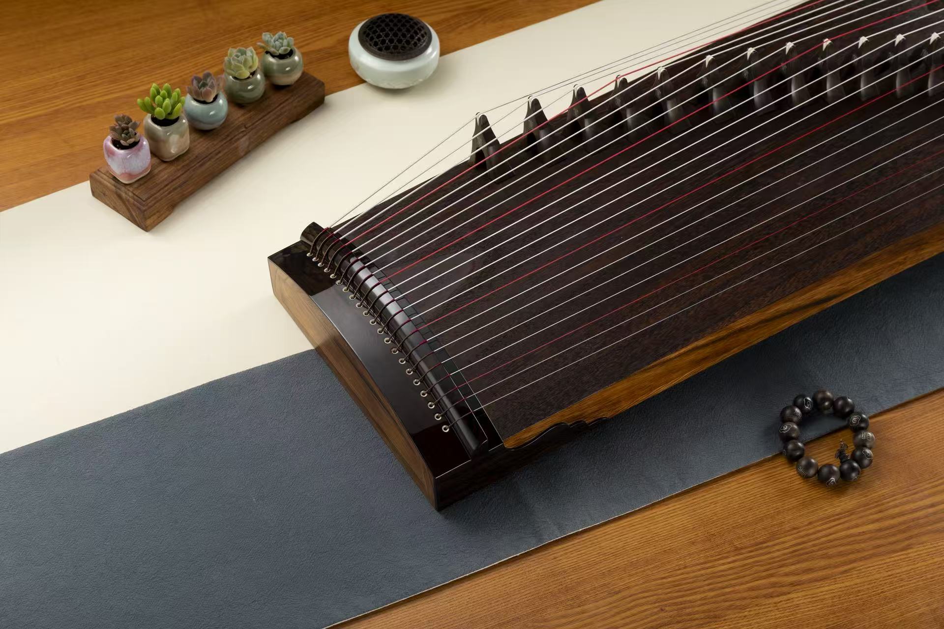 Hai Tang Guo Yue "Xi Luan" 43 inch Whole-Carved Travel-Size Guzheng 海棠國樂110cm整挖小旅行箏“栖峦”