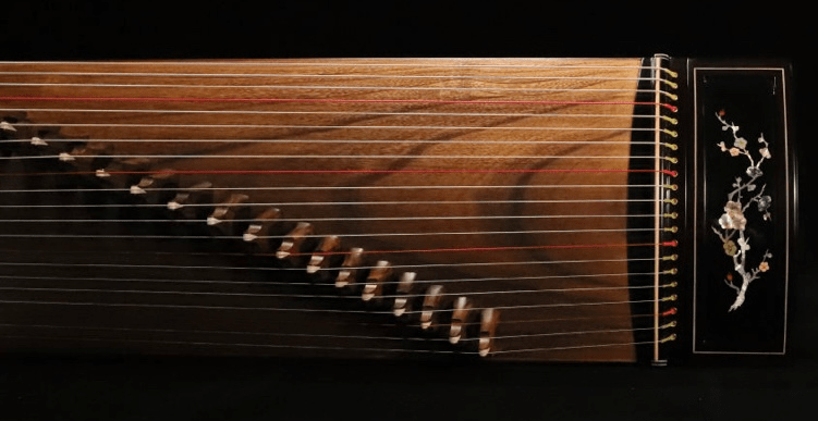 Zhuque Model 790 "The Four Noble Ones" Guzheng 朱雀古筝790贝雕"四君子图“